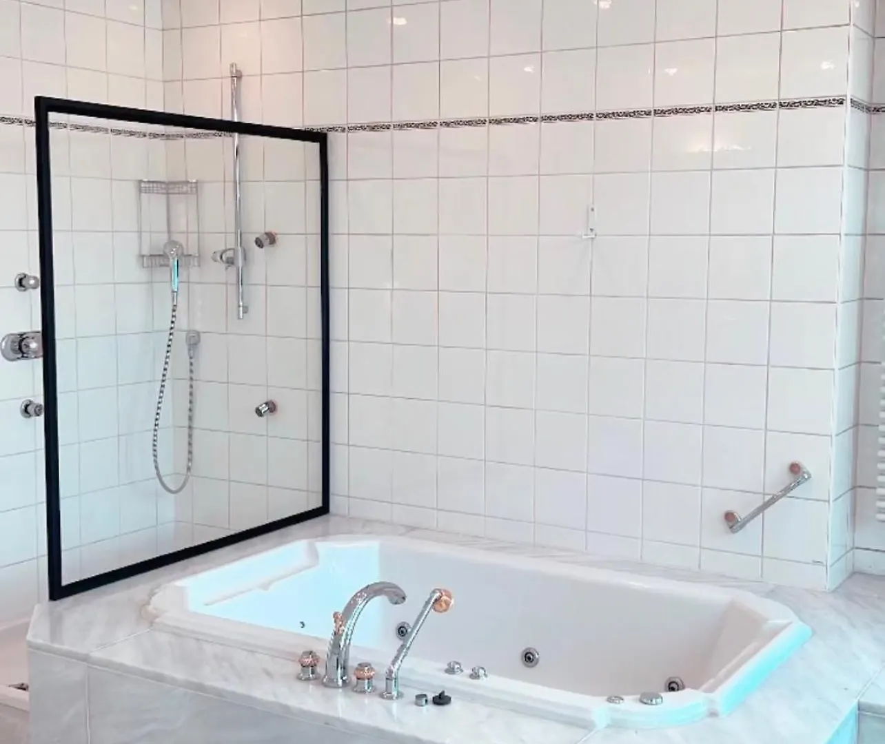 Le Faubourg Suites Amberes 0*,  Bélgica